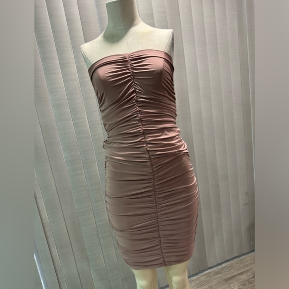 SOLDADO🌸AMTIOUS ruched dress ✨ - Picture 6 of 7